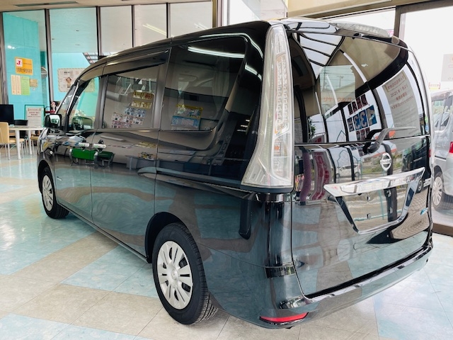 日産 セレナ 画像２